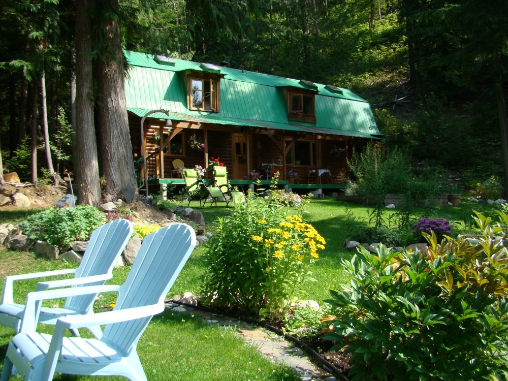 Cottage in Hills Slocan Valley, British Columbia